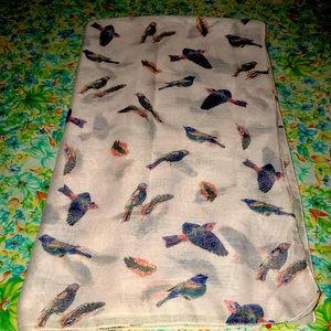 4/$10🌻🌻Light pink bird scarf
